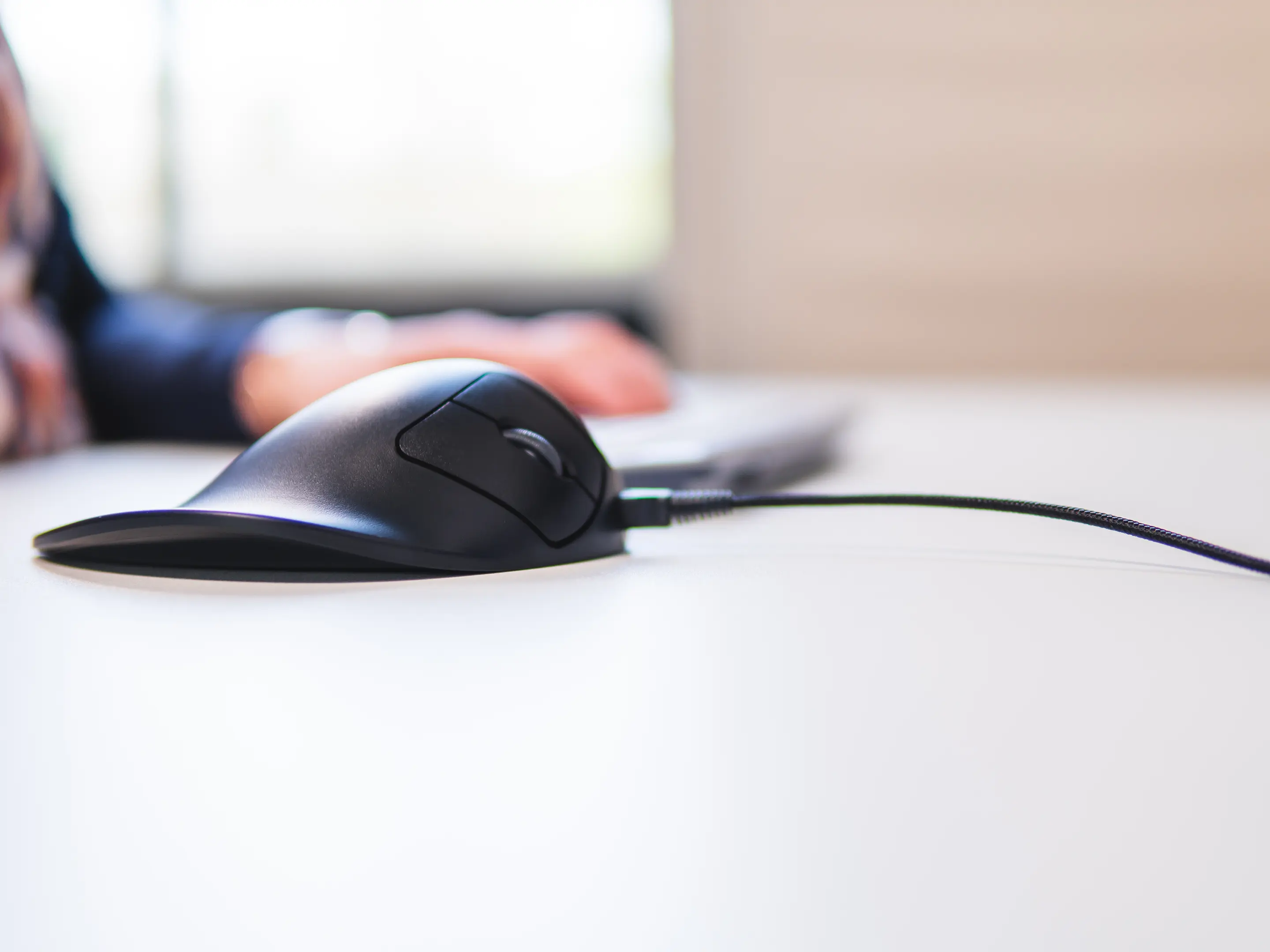 Handshoe Mouse Computer OOFF | BakkerElkhuizen Handshoe Mouse