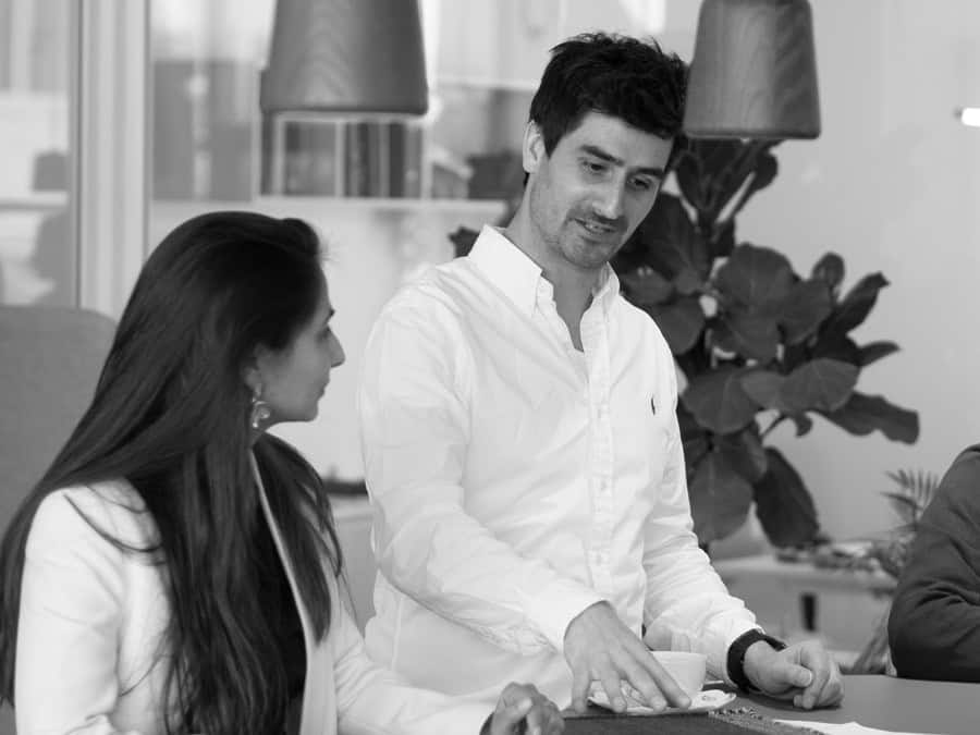 Twee eigenaren van het bedrijf OOFF. een kantoorinrichter in Dordrecht.