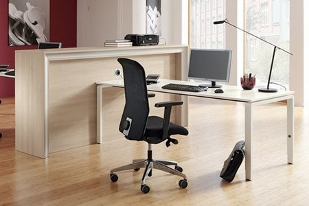 Bureau met een N-frame